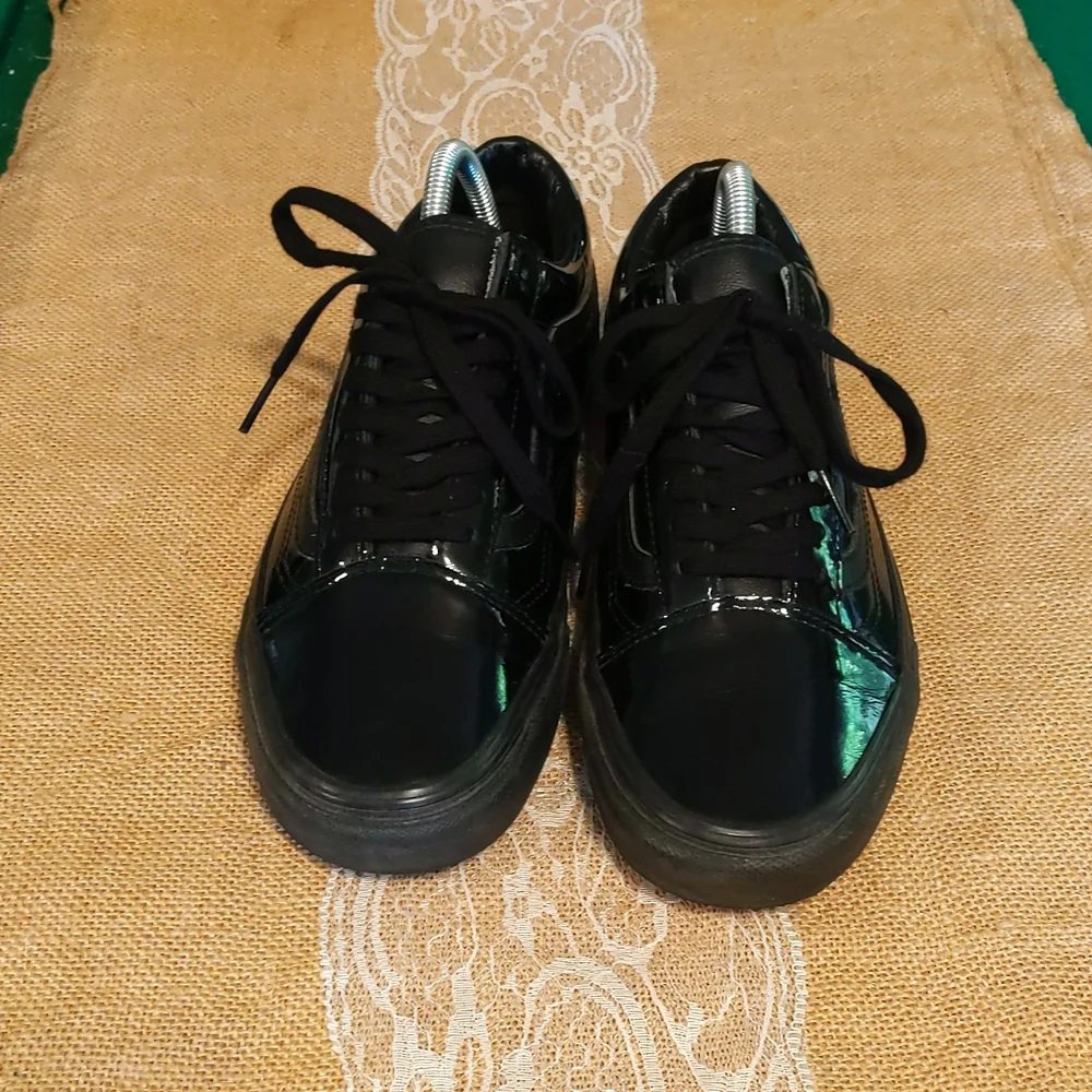 Vans Old Skool Studs Sidewall Men's Sneakers Sz 7.5, Patent Leather, Black - Picture 2 of 6